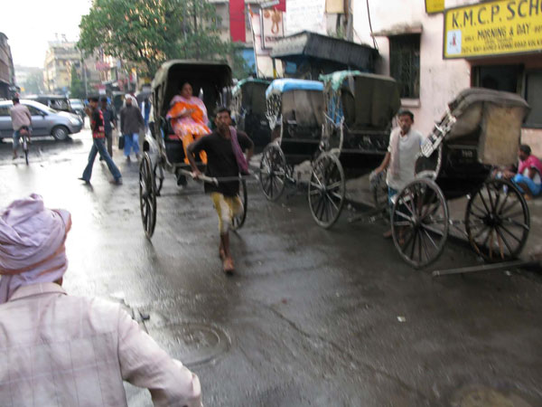 India - Calcutta. Risci-men