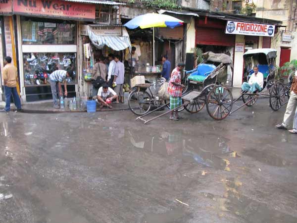 India - Calcutta. Risci-men