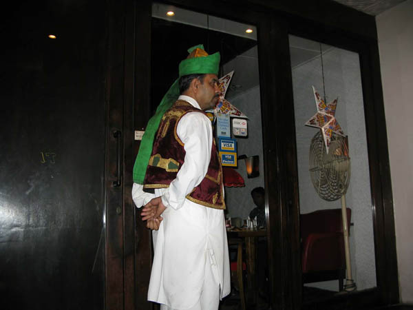 India - Calcutta. Serata al Peter Cat