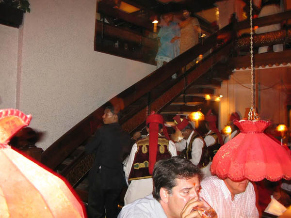 India - Calcutta. Serata al Peter Cat