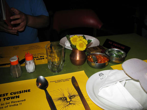 India - Calcutta. Serata al Peter Cat