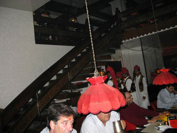 India - Calcutta. Serata al Peter Cat